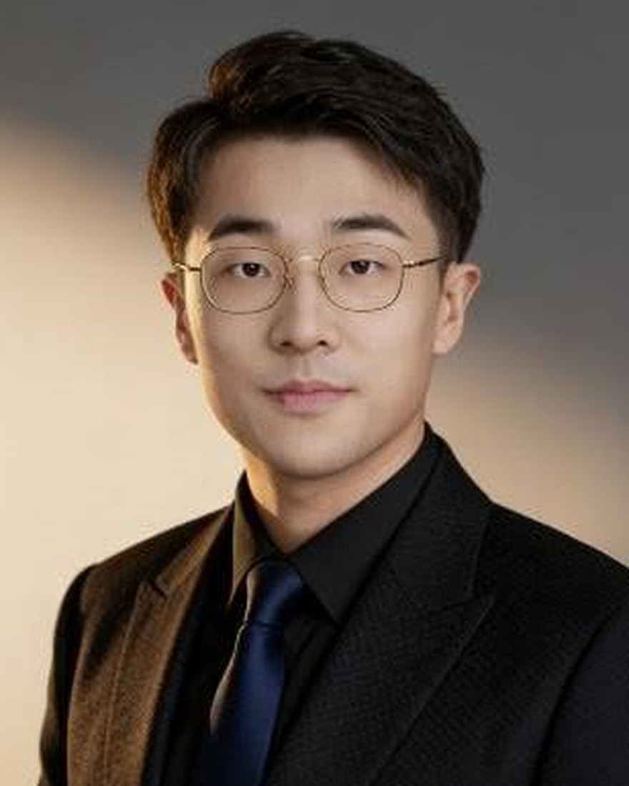 张圣哲 · 中共党员 · 监事会委员